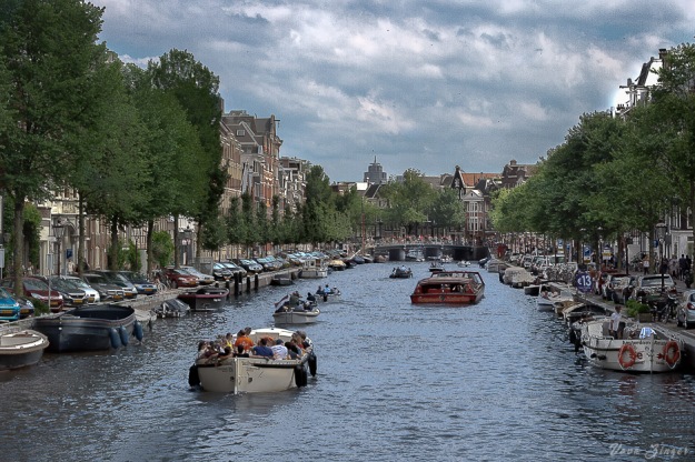 Heavy traffic on the canal, Amsterdam